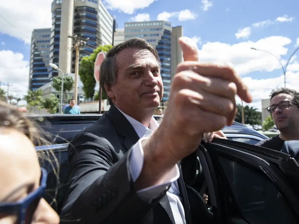 bolsonaro-policia-federal_mcamgo_abr_260420231818-4