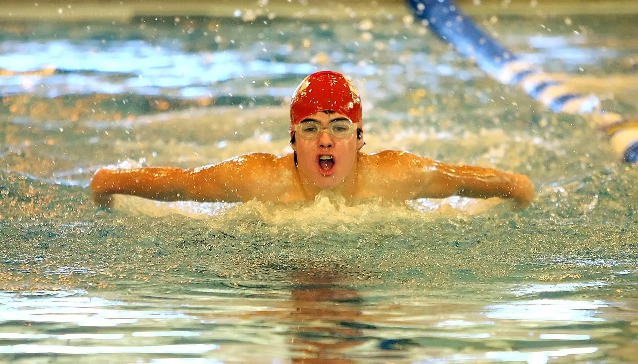swimmer-1483859_1280