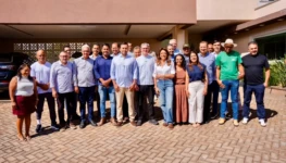 1785501655-gracinha-caiado-com-o-prefeito-lucas-antonieti-e-vereadores-de-aguas-lindas-de-goias-foto-divulgacao-julho-de-2026ok2