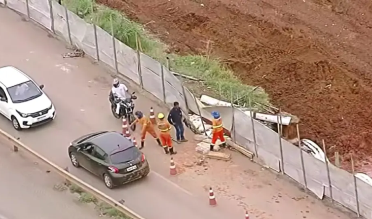 Voçoroca BR 040 - desabamento