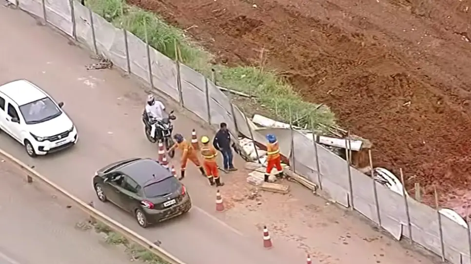 Voçoroca BR 040 - desabamento